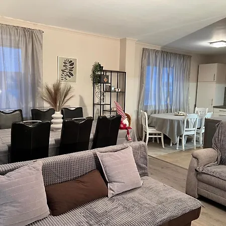 Schoene Mit Dem Garten דירה